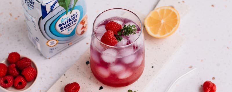 Frambozen kittelbloem mocktail